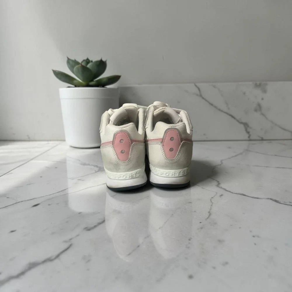 Nike Venture Runner Womens White PinkRetro Mesh Sneaker CK2948-104 Size 10